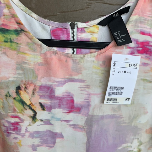 ❌SOLD❌H&M Sleeveless Flutter Blouse Top High-Low - Picture 2 of 5